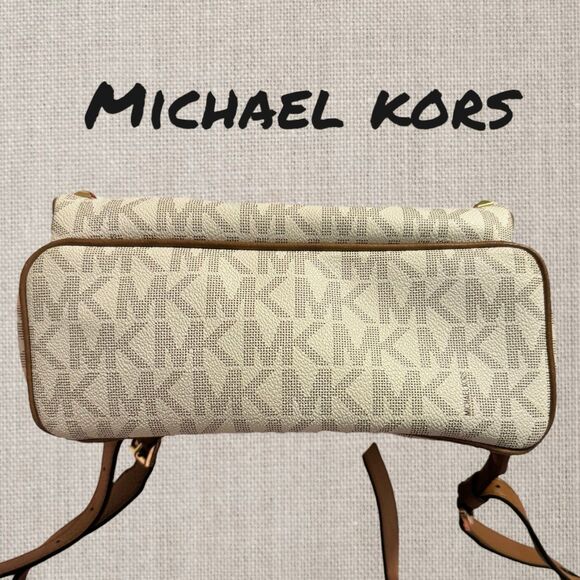 Michael Kors Abbey Medium Studded Backpack & wallet - Picture 3 of 7